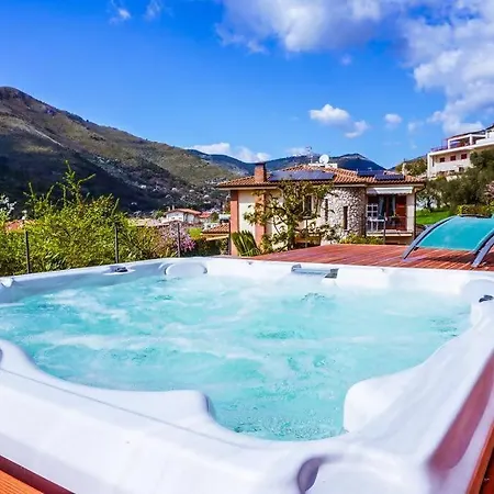 Дом отдыха Con Piscina Idromassaggio E Palestra *