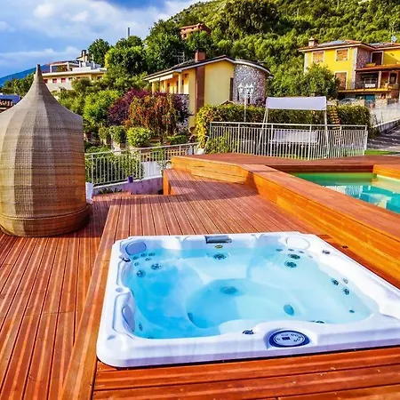 Con Piscina Idromassaggio E Palestra *