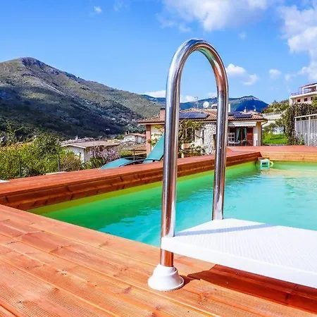 Con Piscina Idromassaggio E Palestra Дом отдыха