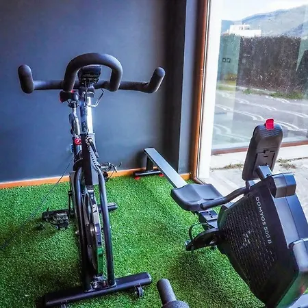 Con Piscina Idromassaggio E Palestra *