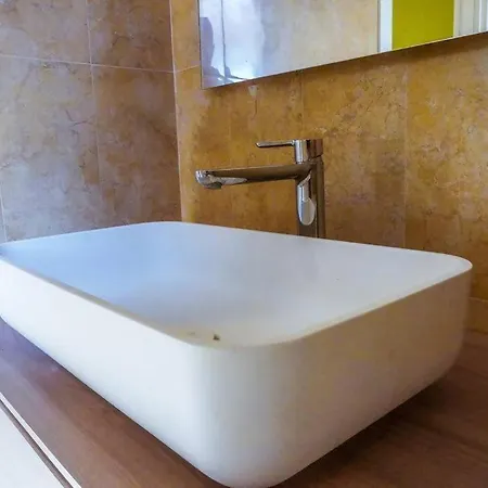 Con Piscina Idromassaggio E Palestra Итри