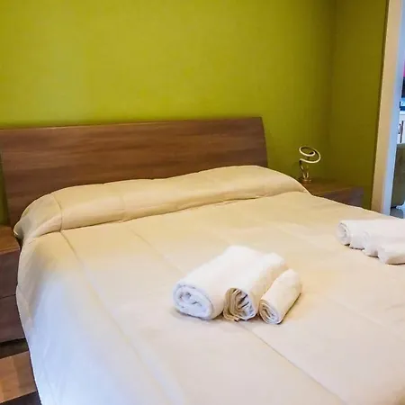 Con Piscina Idromassaggio E Palestra Дом отдыха