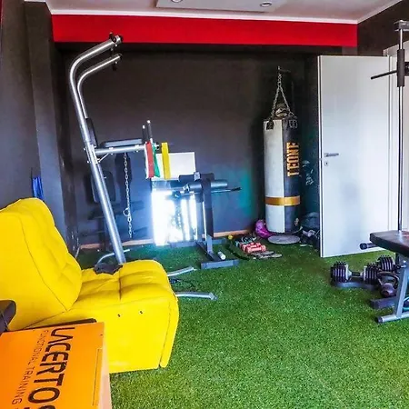 Con Piscina Idromassaggio E Palestra *