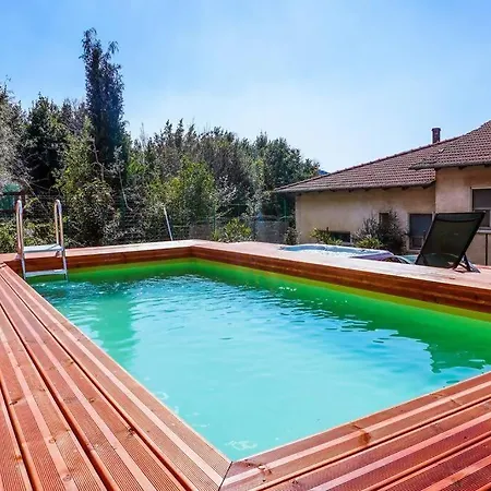 Con Piscina Idromassaggio E Palestra