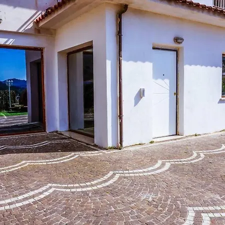 Con Piscina Idromassaggio E Palestra Итри