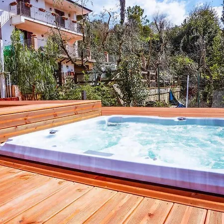 Con Piscina Idromassaggio E Palestra *