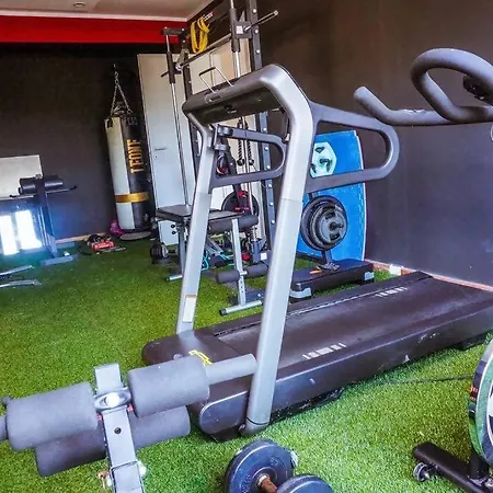 Con Piscina Idromassaggio E Palestra